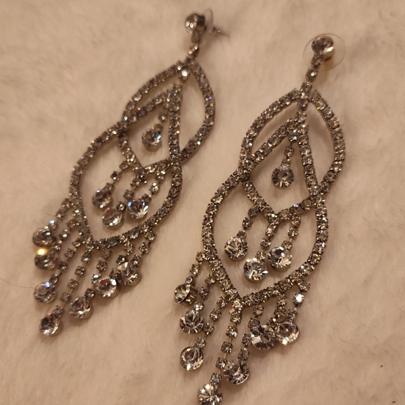 NEW! Vintage Cache Dangling Earrings - Picture 6 of 8